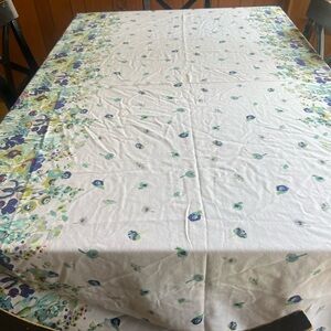 Floral Patterned Tablecloth with Blue and Green Hues